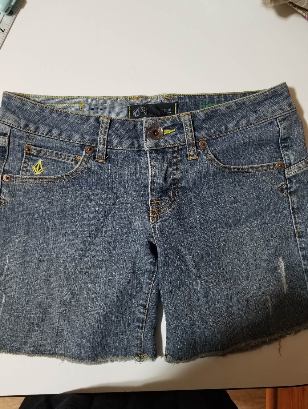 Volcom Denim Cutoff Shorts Size 1 Y2K Skater Distressed Raw Hem
